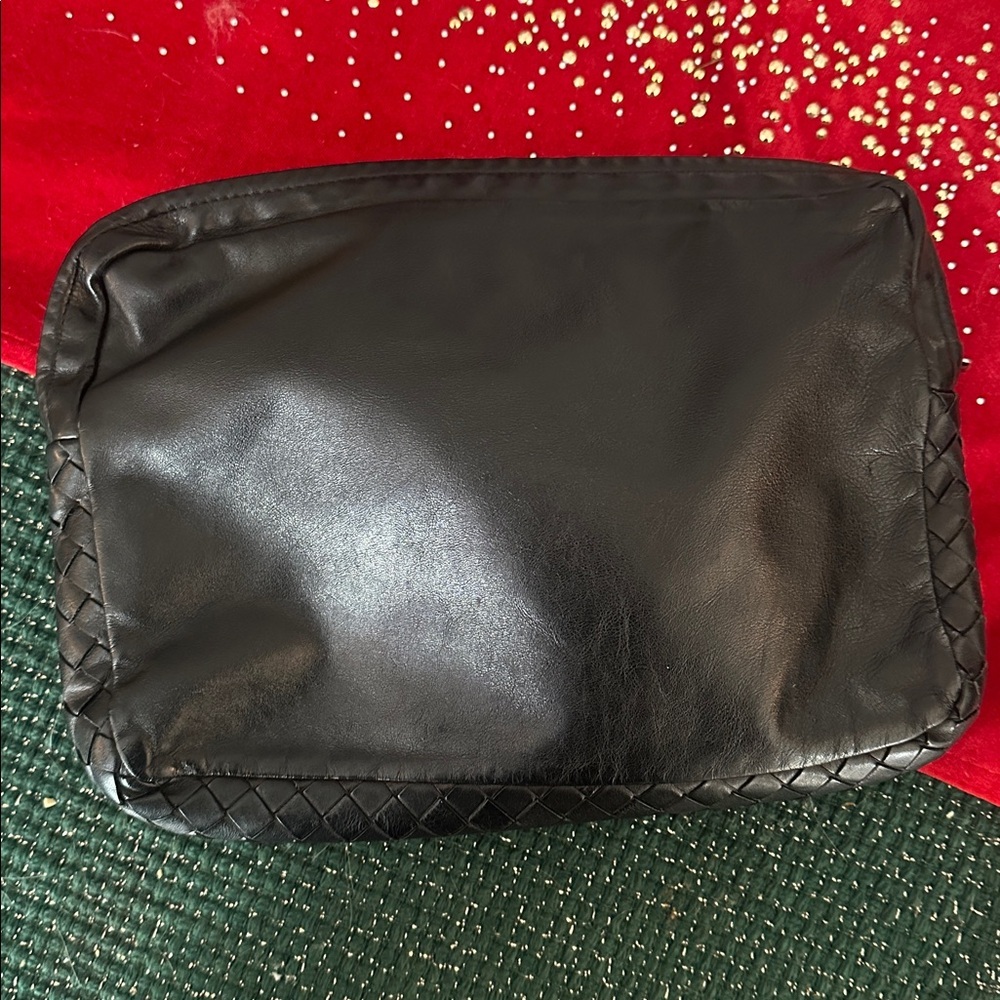 Bottega Veneta Black Leather Pochette EUC Beautiful
